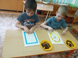 Выкладываем фасоль по контуру Выкладываем фасоль по контуру.
